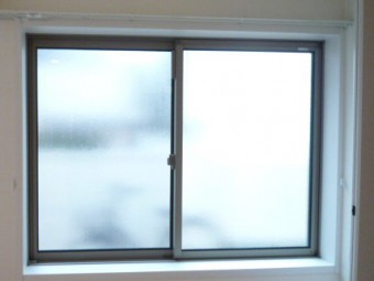 貼るだけ!ガラスフィルムで目隠し・防犯対策 貼るだけ!ガラスフィルムで目隠し・防犯対策